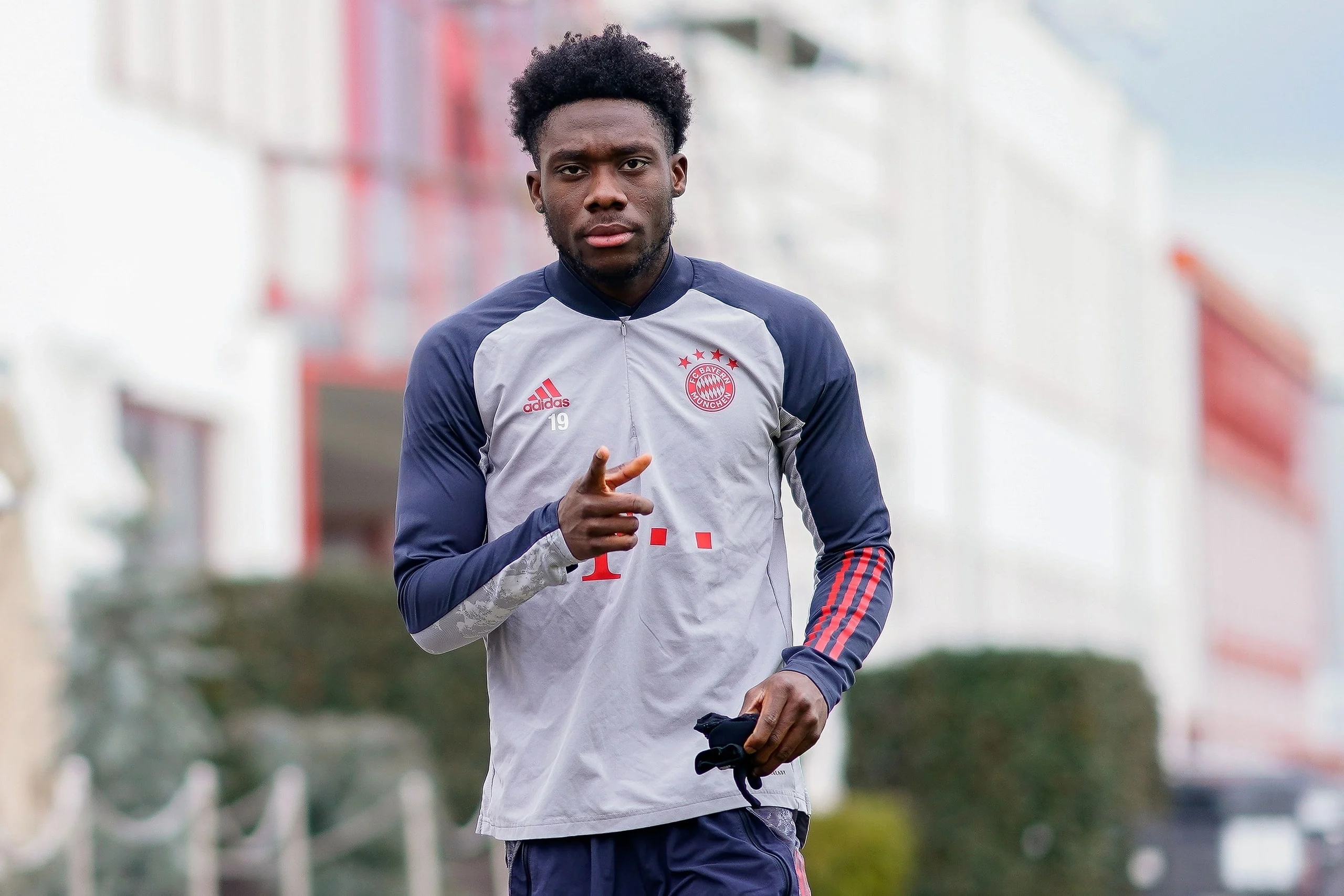 Альфонсо Дэвис может продолжить карьеру в АПЛ вместо перехода в мадридский «Реал»